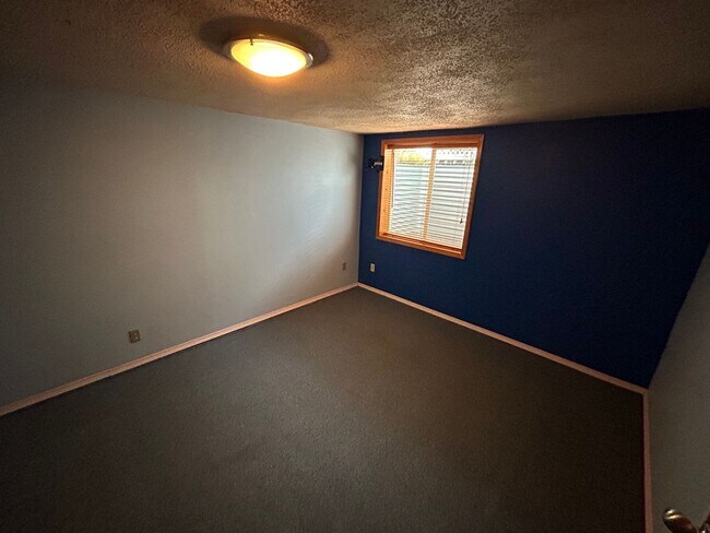 Building Photo - Charming 4 Bed, 1 Bath Home in Spokane Val...