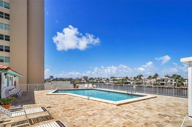 Building Photo - 1400 S Ocean Dr