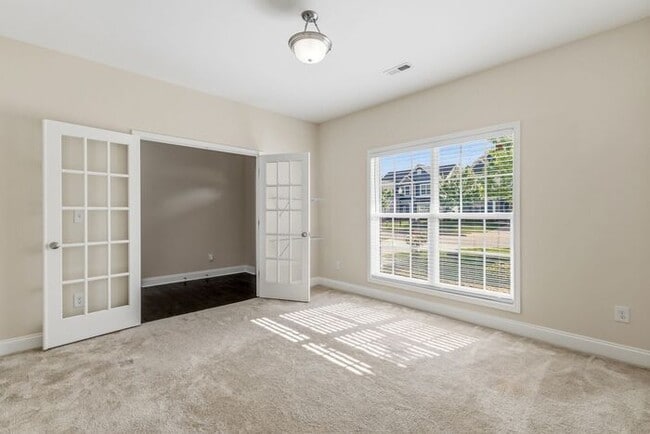 Building Photo - 5 Bedrooms in the heart of Summerfield!