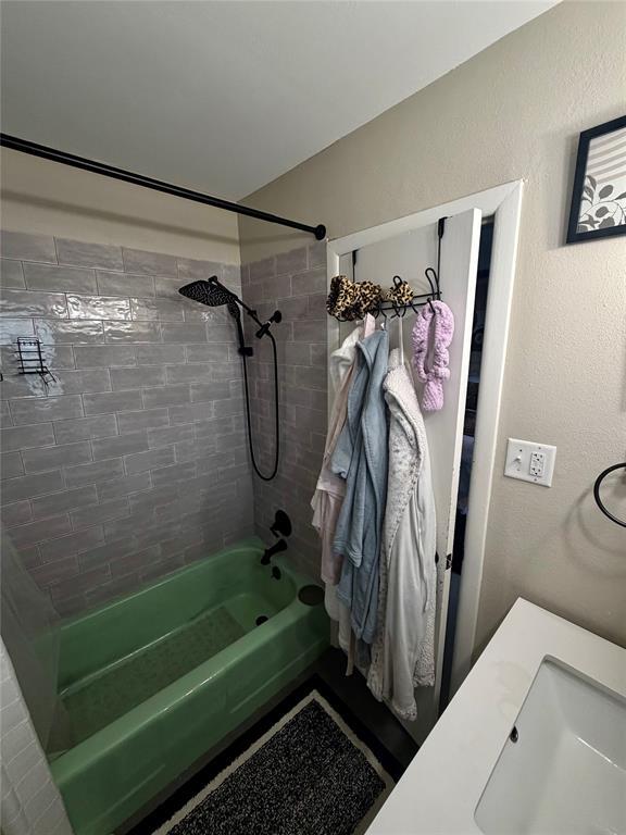 Building Photo - 5332 Balcones Dr