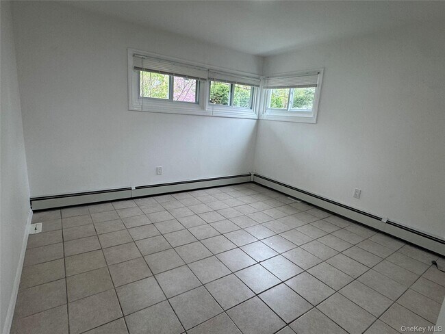 Building Photo - 33 Clarissa Dr
