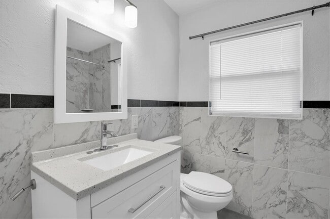 Building Photo - 765 56th Ave S