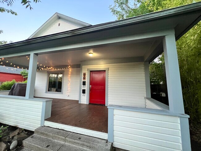 Primary Photo - 322 E 16th Ave