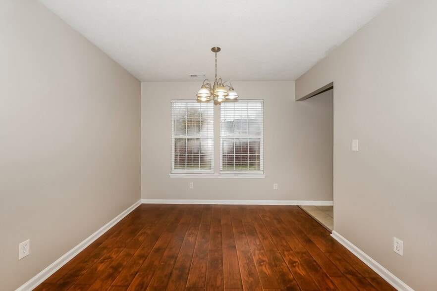 Building Photo - 3329 Gainesville Ct