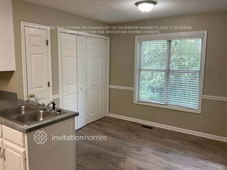 Building Photo - 2357 June Springs Dr SW
