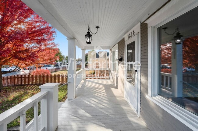 Building Photo - **Half off Full 1st Month's Rent** Beautiful 4-Bedroom Home In The Garland District