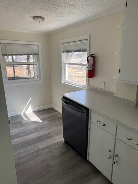 Building Photo - 823 Craite Ave