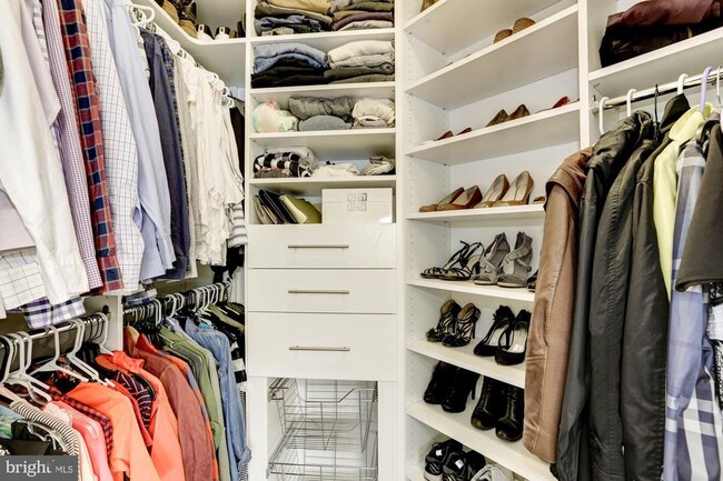 Building Photo - 11800 Old Georgetown Rd