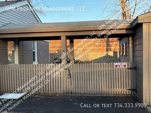 Building Photo - 6104 Yale St