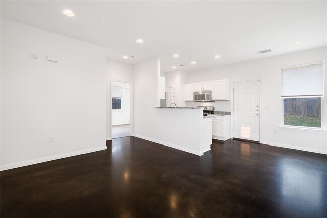 Building Photo - 6404 Carson Rdg