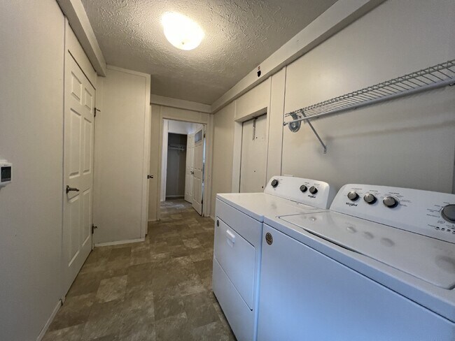 Building Photo - **COMING FIRST WEEK OF SEPTEMBER SPACIOUS 2 bd. 2 bath MOBILE HOME**