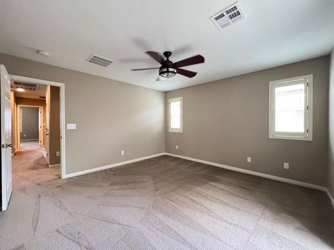 Building Photo - 10530 Siesta Key St