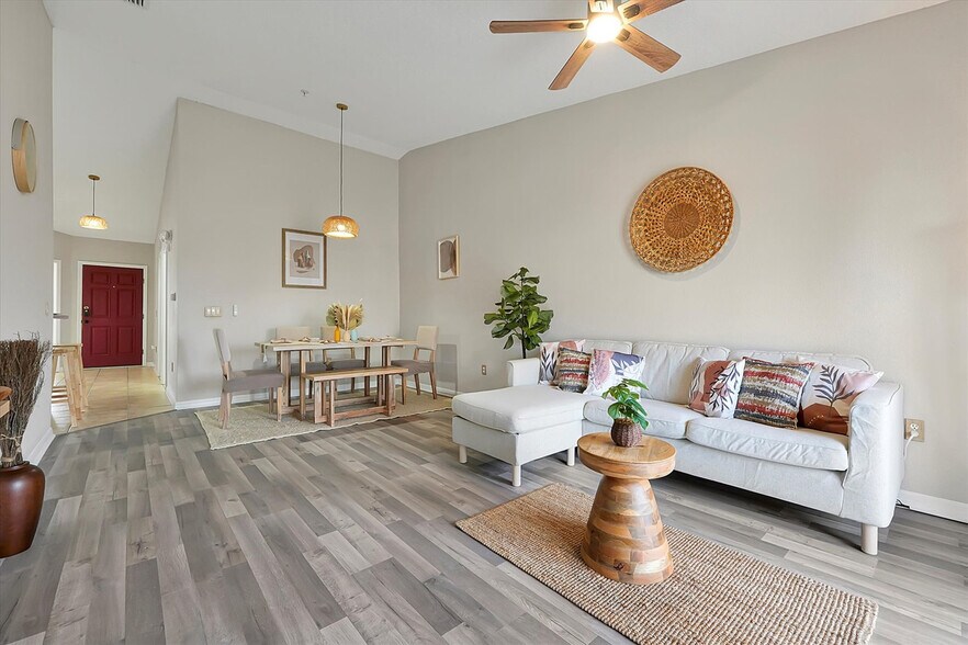 Building Photo - 2722 Club Cortile Cir