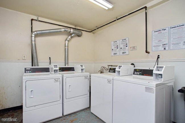 Building Photo - 2 br, 1 bath Apartment - Windsor Arms