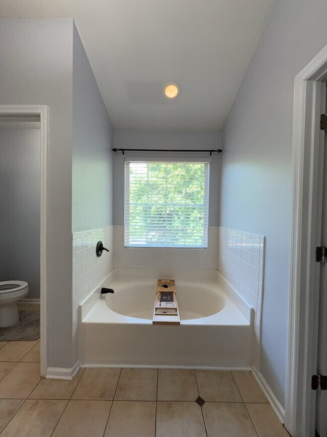 Building Photo - 1009 Ariel Ct