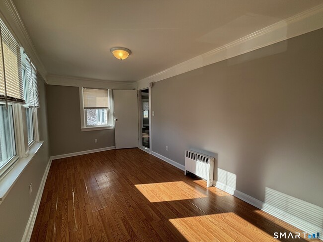 Building Photo - 52 Hoyt St