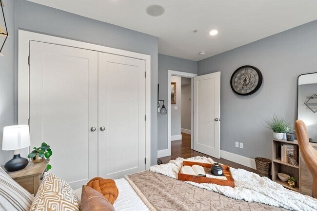 Building Photo - 12 Mohawk St