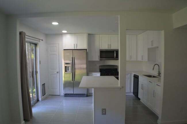 Building Photo - House for Rent in Austin