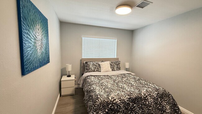 Building Photo - Furnished Ranch-Style Home with Casita – O...