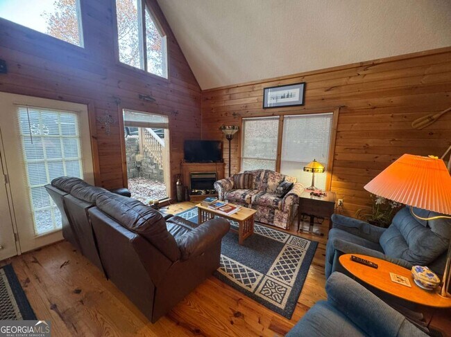 Building Photo - 664 Fox Run Dr