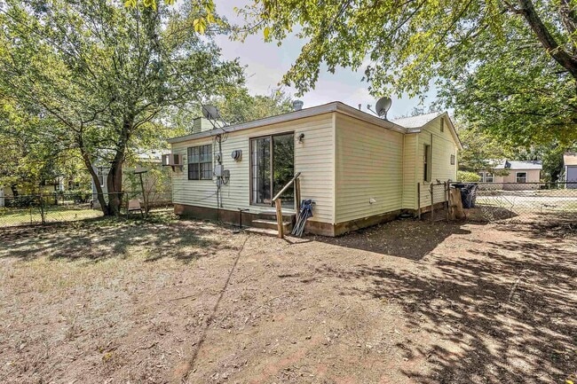 Building Photo - 606 N I St