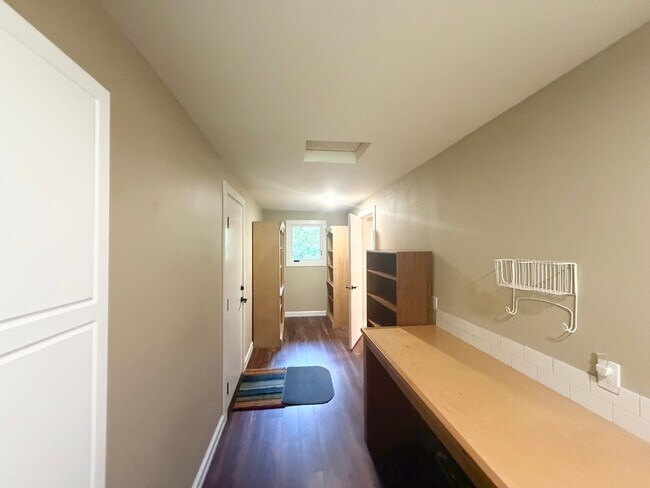 Building Photo - Charming, Spacious, Updated Home in Lake Oswego!