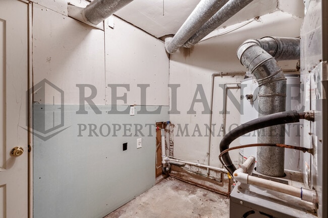 Building Photo - 1218 E Morris St