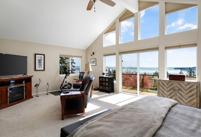Building Photo - Stunning View Home In Oak Harbor! Availabl...
