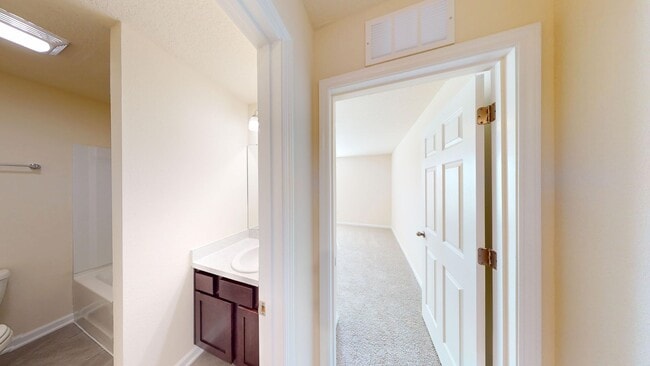 Building Photo - 3 BR/ 2.5 Bath TOWNHOME- Waterford Lakes!  ** COMING SOON **