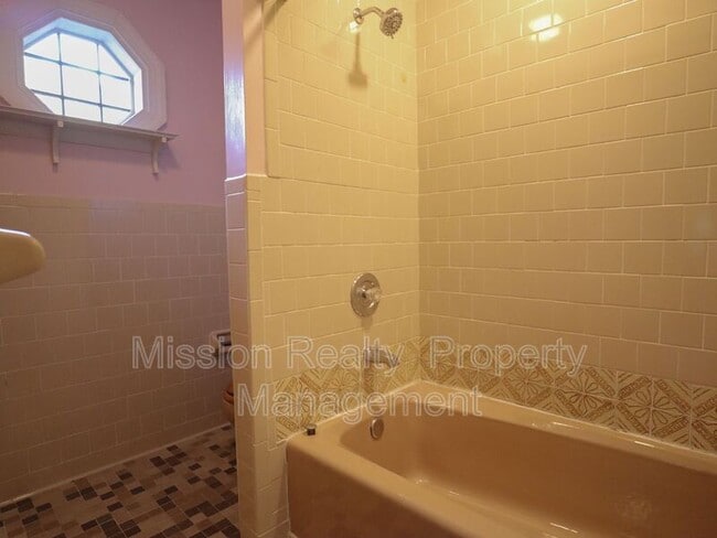 Building Photo - 7580 Rockfalls Dr