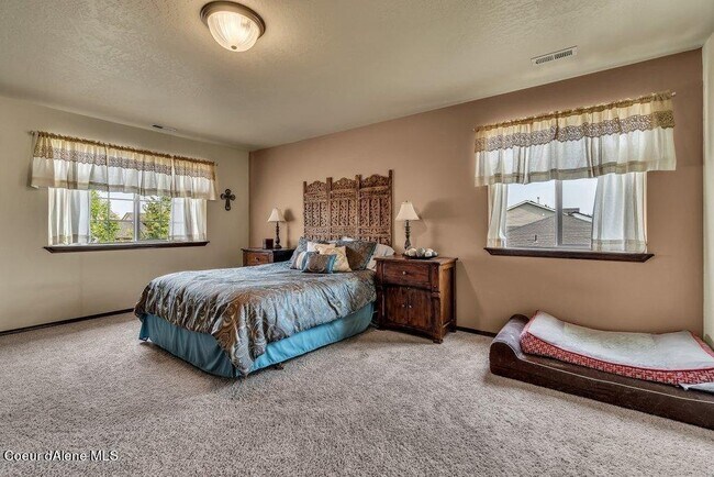 Building Photo - 8428 N Boysenberry Loop