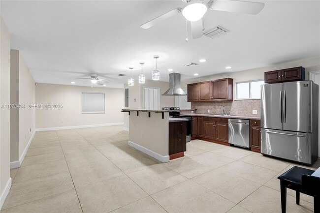 Building Photo - 1472 SW 44th Ave