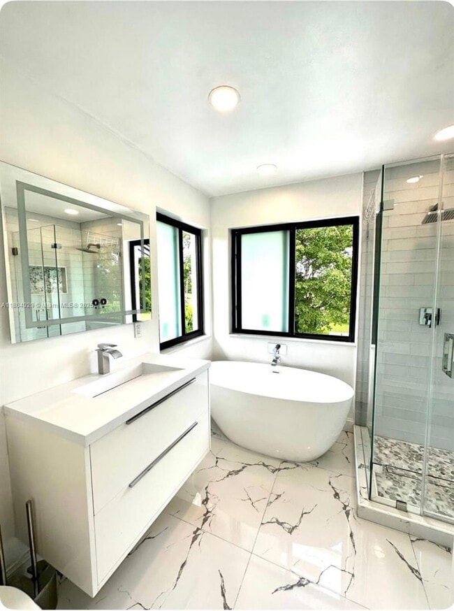 Building Photo - 9410 E Calusa Club Dr