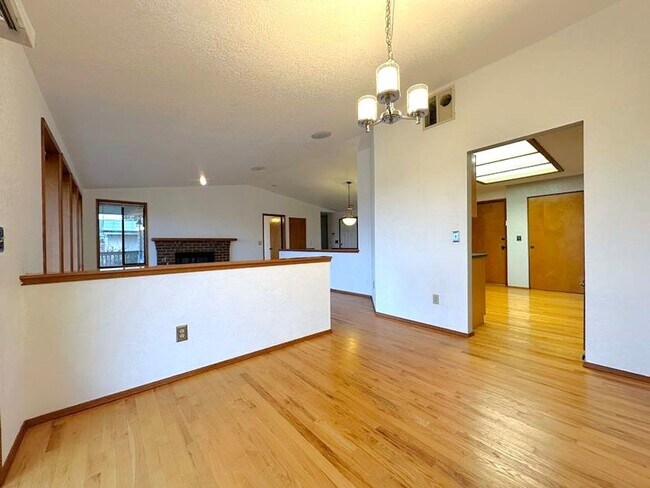 Building Photo - 1870 N Skyline Dr