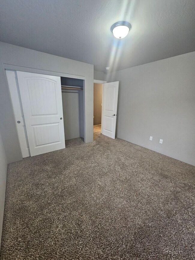 Building Photo - 1803012