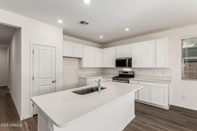 Building Photo - 21135 E Arrowhead Trail