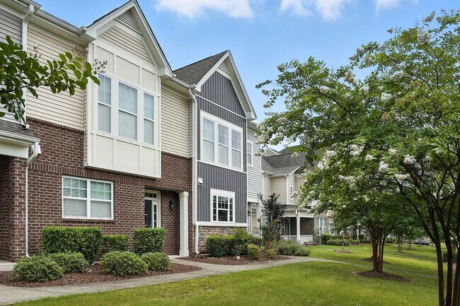Building Photo - ABSOLUTELY GEORGOUS 2 STORY TOWNHOUSE IN CARY