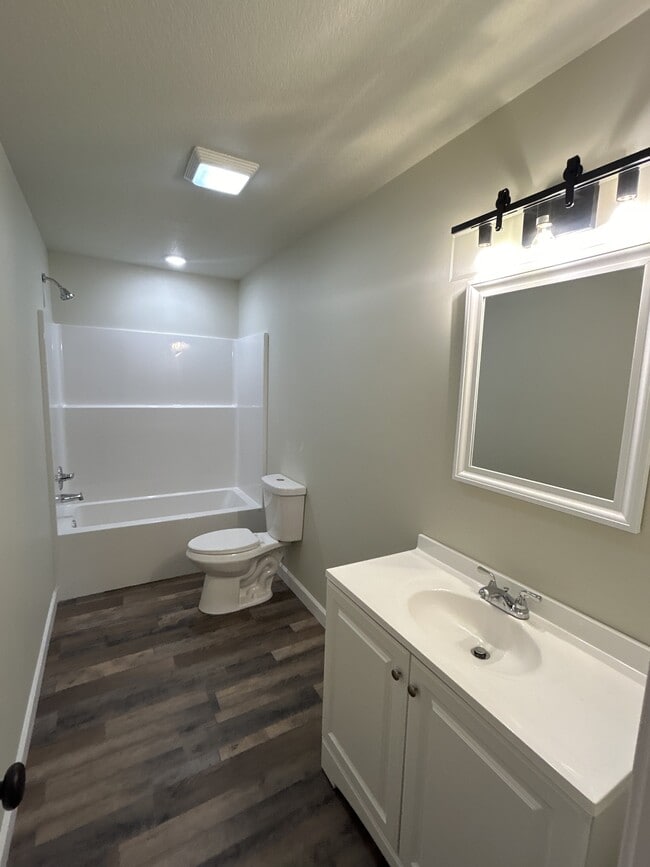 Building Photo - 838 S Hickory St