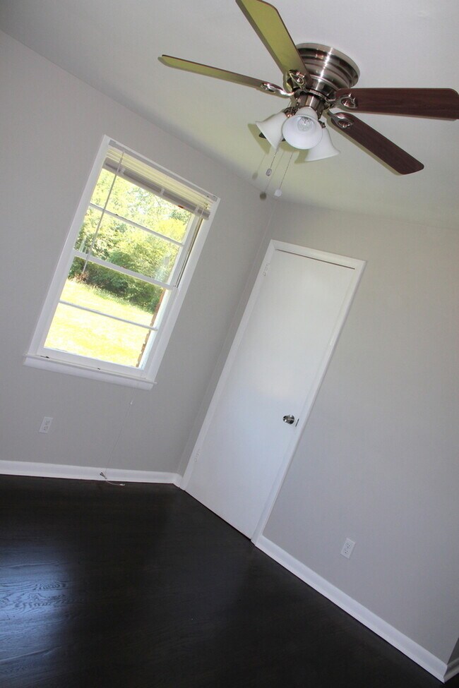 Building Photo - Rivergate Mall!! 3 Bedrooms / 1 Bathroom Renovated!