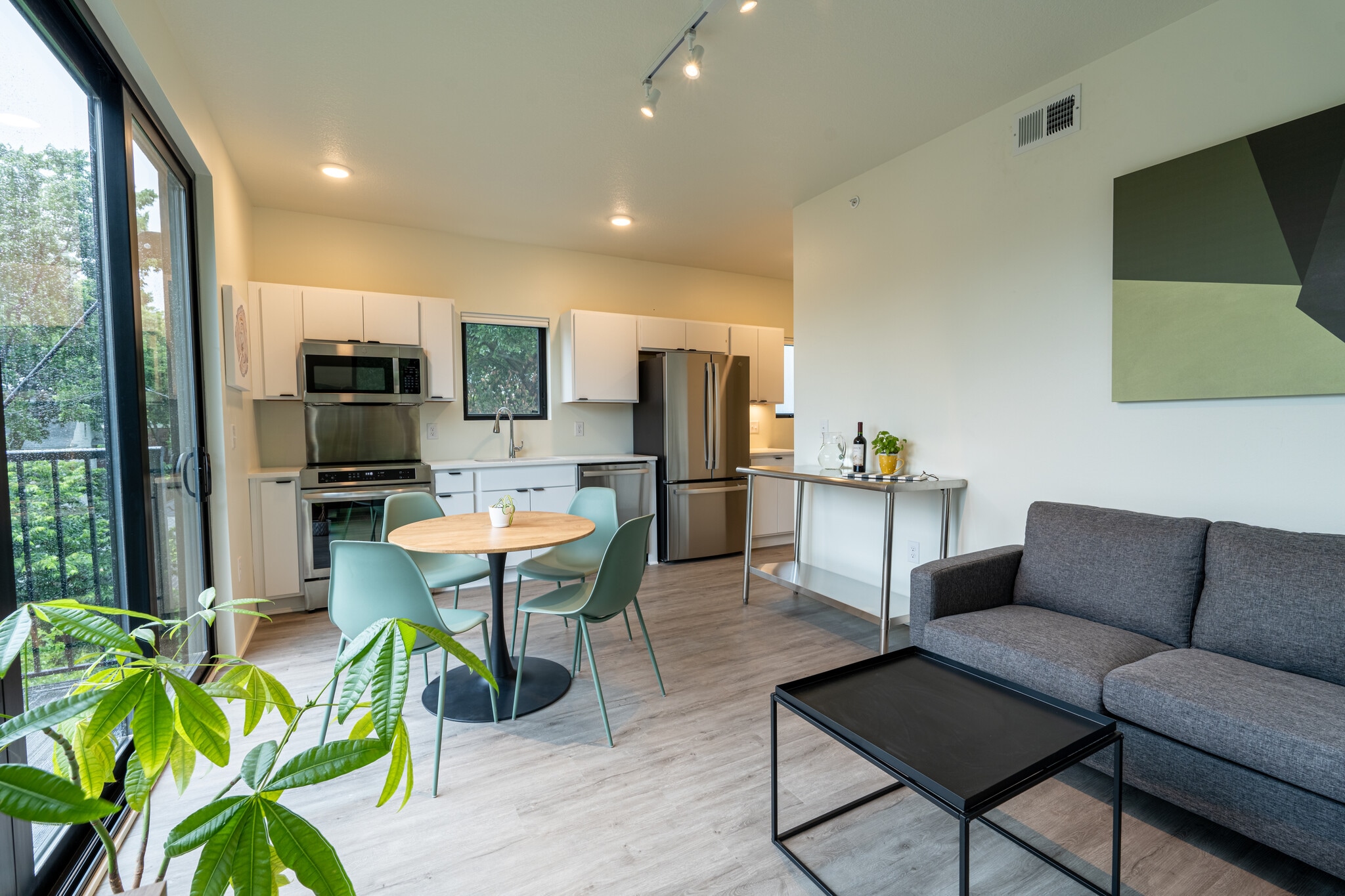 Building Photo - 2718 Grand Ave S