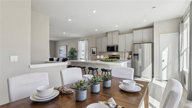 Building Photo - 764 Olivia St