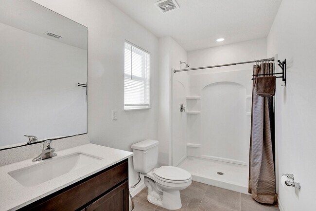Building Photo - Beautiful 3 bedroom/ 2 bathroom home in Yu...