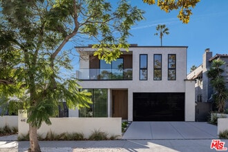 Building Photo - 441 Croft Ave