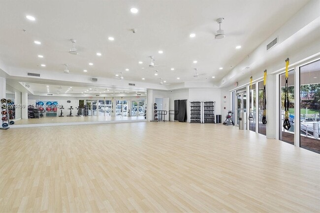 Building Photo - 3340 NE 190th St