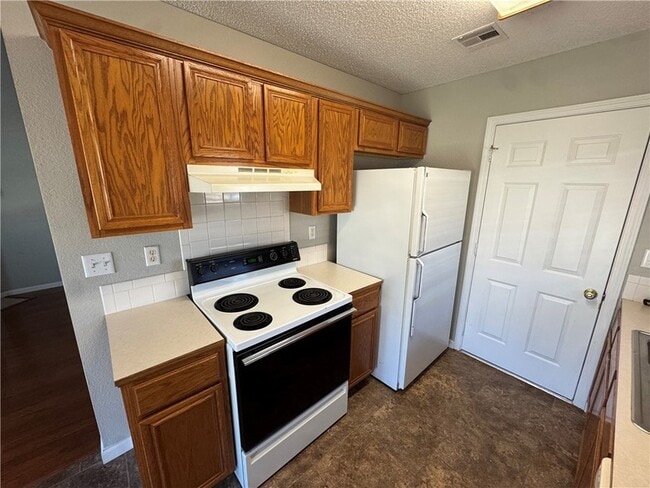 Building Photo - 1160 S Jasmine Ln