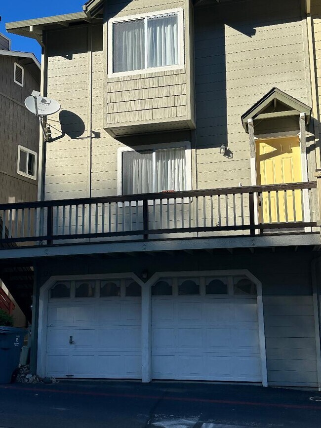 Primary Photo - 1325 Oak Ridge Dr