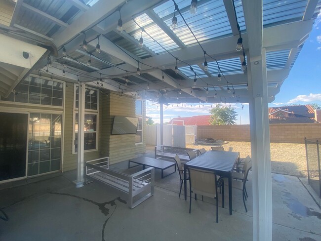 Building Photo - Quartz Hill Pool Home