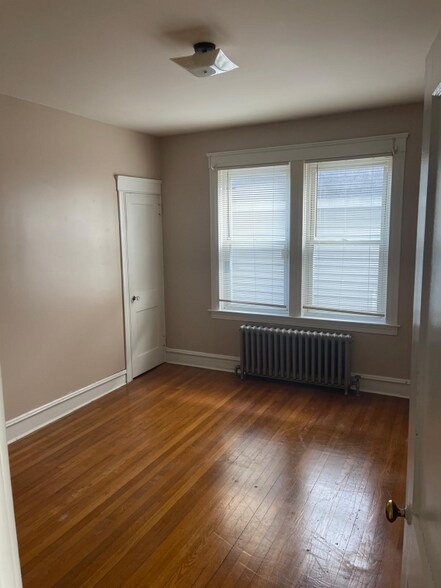 Building Photo - 37 Eaton St