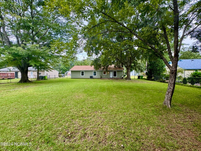 Building Photo - 1610 RaceTrack Rd