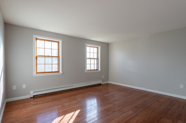 Building Photo - 4 Pheasant Ct